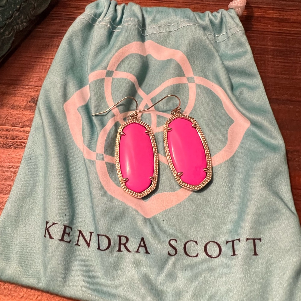 Kendra Scott Elle pink earrings